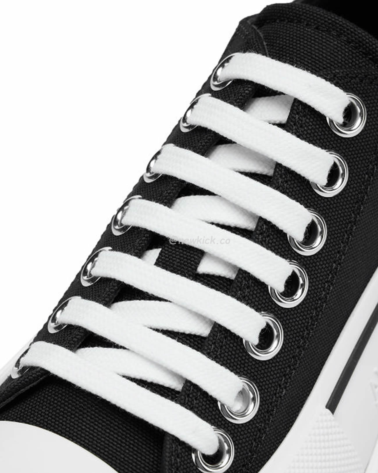 Alexander Mcqueen Tread Slick Low Lace Up Black White (6) - newkick.app